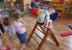 „Ruch to zdrowie” – zabawy ruchowe i konkurencje sportowe. Realizacja innowacji pedagogicznej "Zdrowo zakręceni".
