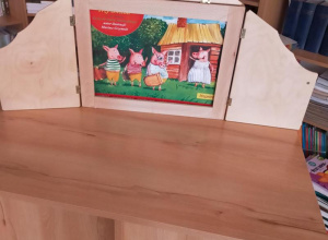 Tuptusie na zajęciach w Bibliotece Pedagogicznej - "Trzy świnki".