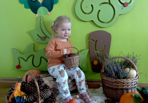 Gabrysia pozuje do zdjęcia
