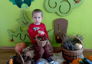 Antoś pozuje do zdjęcia