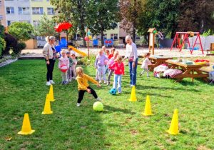 "Piłka moim przyjacielem" - obchody Europejskiego Tygodnia Sportu w "Promyczku".