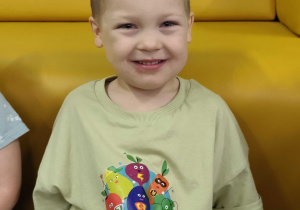 Bastian pozuje do zdjęcia