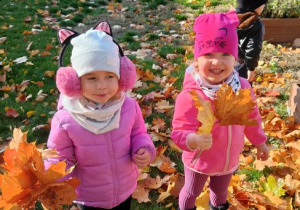 Naomi z Zuzią prezentują swoje bukiety