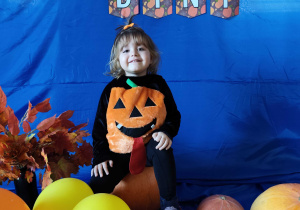 Helenka pozuje do zdjęcia