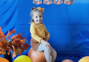 Justynka pozuje do zdjęcia