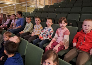 W oczekiwaniu na spektakl