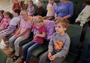 W oczekiwaniu na spektakl