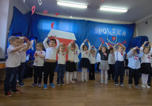 Tuptusie na przedszkolnym Święcie Niepodległości