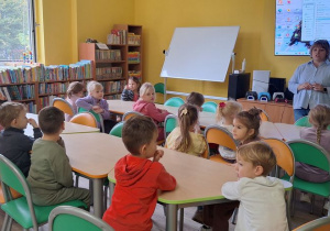 Zajęcia biblioteczne "Cztery pory roku - jesień" w Miejskiej i Powiatowej Bibliotece Publicznej w Kutnie