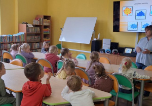 Zajęcia biblioteczne "Cztery pory roku - jesień" w Miejskiej i Powiatowej Bibliotece Publicznej w Kutnie