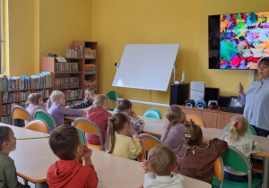 Zajęcia biblioteczne "Cztery pory roku - jesień" w Miejskiej i Powiatowej Bibliotece Publicznej w Kutnie
