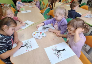 Zajęcia biblioteczne "Cztery pory roku - jesień" w Miejskiej i Powiatowej Bibliotece Publicznej w Kutnie