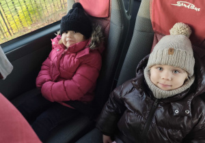 Helenka i Liwia w autobusie