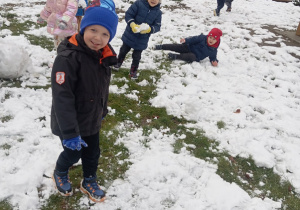 Zabawy Tuptusiów na śniegu