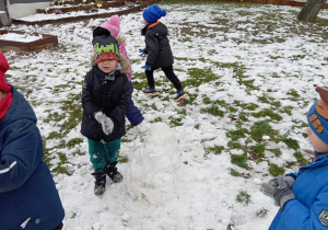 Zabawy Tuptusiów na śniegu