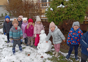 Zabawy Tuptusiów na śniegu