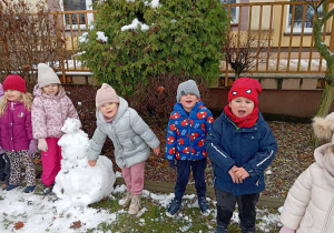 Zabawy Tuptusiów na śniegu