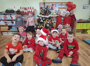 Mikołajkowe ubieranie choinki i audycja z Bachmanem