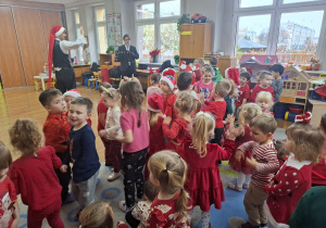 Mikołajkowe ubieranie choinki