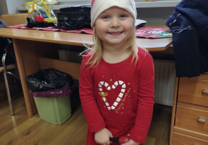 dzieci bawią się wspólnie podczas audycji muzycznej