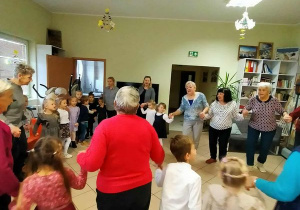 Obchody "Ogólnopolskiego Dnia Seniora" - wyjście do Centrum Seniora.