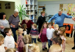 Obchody "Ogólnopolskiego Dnia Seniora" - wyjście do Centrum Seniora.