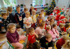 Przedstawienie teatralne "Zimowe niespodzianki".