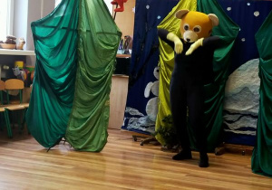 Przedstawienie teatralne "Zimowe niespodzianki".