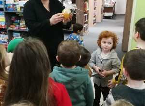 ,, Historia świętego Mikołaja " zajęcia w Bibliotece Miejskiej.
