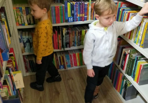 Zajęcia edukacyjne "Święta tuż, tuż!" w Bibliotece Miejskiej.