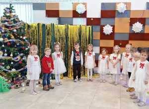 Buziaki na uroczystym Spotkaniu Wigilijnym w Centrum Seniora.