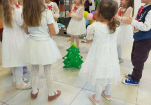 Buziaki na uroczystym Spotkaniu Wigilijnym w Centrum Seniora.