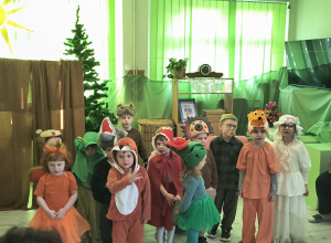 ,,Czerwony Kapturek" przedstawienie teatralne dla Babci i Dziadka.