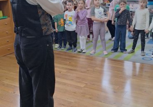 Audycja muzyczna z Bachmanem - "Muzyczne zakrętasy - waltornia".