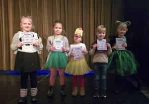 Dzieci na powiatowym konkursie recytatorskim "Zwierzątkowo".