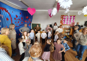 Wspólne zabawy w kole