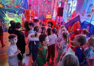 Tuptusie na balu karnawałowym W morskiej głębinie