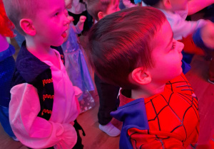 Tuptusie na balu karnawałowym W morskiej głębinie