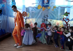 Tuptusie na balu karnawałowym W morskiej głębinie