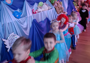 Tuptusie na balu karnawałowym W morskiej głębinie