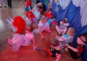 Tuptusie na balu karnawałowym W morskiej głębinie