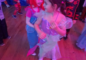 Tuptusie na balu karnawałowym W morskiej głębinie