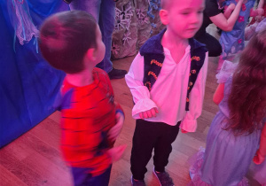 Tuptusie na balu karnawałowym W morskiej głębinie