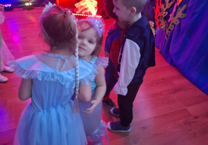 Tuptusie na balu karnawałowym W morskiej głębinie