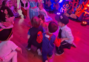 Tuptusie na balu karnawałowym W morskiej głębinie