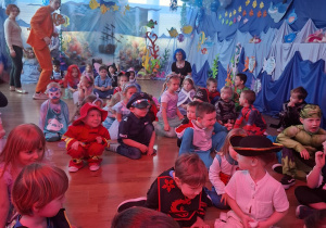 Tuptusie na balu karnawałowym W morskiej głębinie