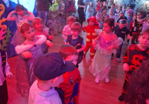 Tuptusie na balu karnawałowym W morskiej głębinie