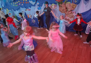 Tuptusie na balu karnawałowym W morskiej głębinie