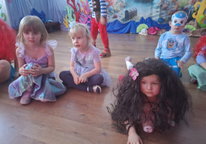 Tuptusie na balu karnawałowym W morskiej głębinie