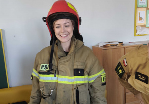 Pani Martynka w stroju strażaka